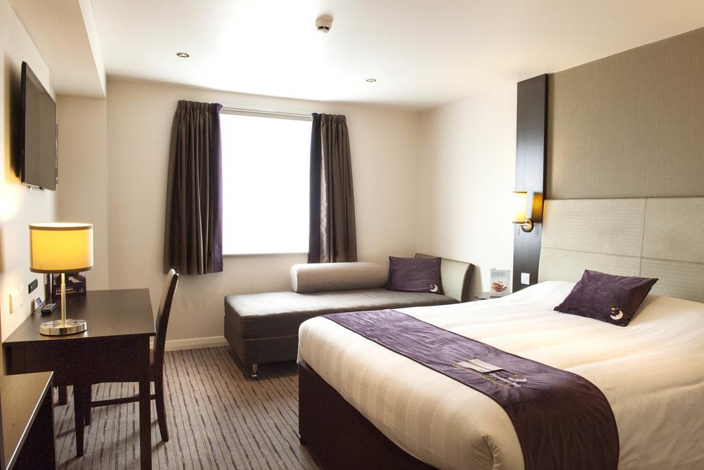 Premier Inn Chester Central - North Exterior foto